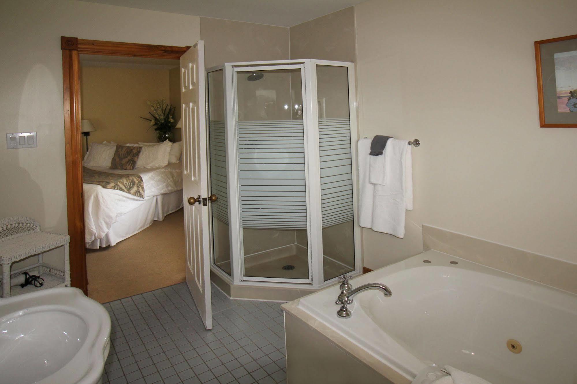 Kettle Creek Inn Port Stanley Buitenkant foto
